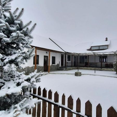Casuta Din Deal Targu Neamt Exterior foto
