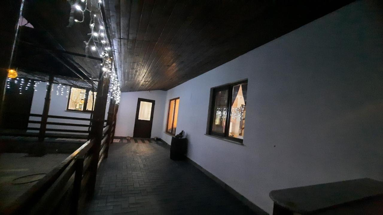 Casuta Din Deal Targu Neamt Exterior foto