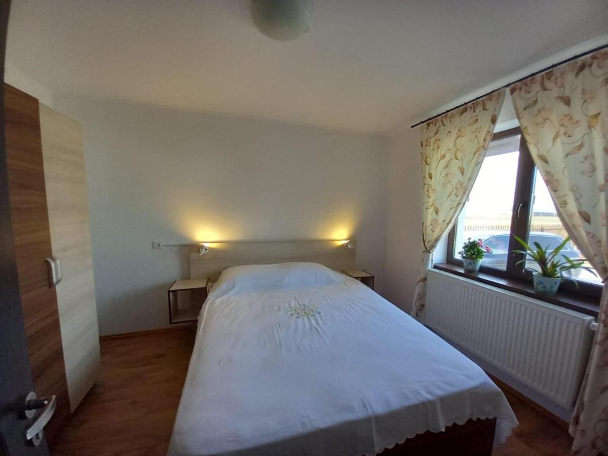 Casuta Din Deal Targu Neamt Exterior foto