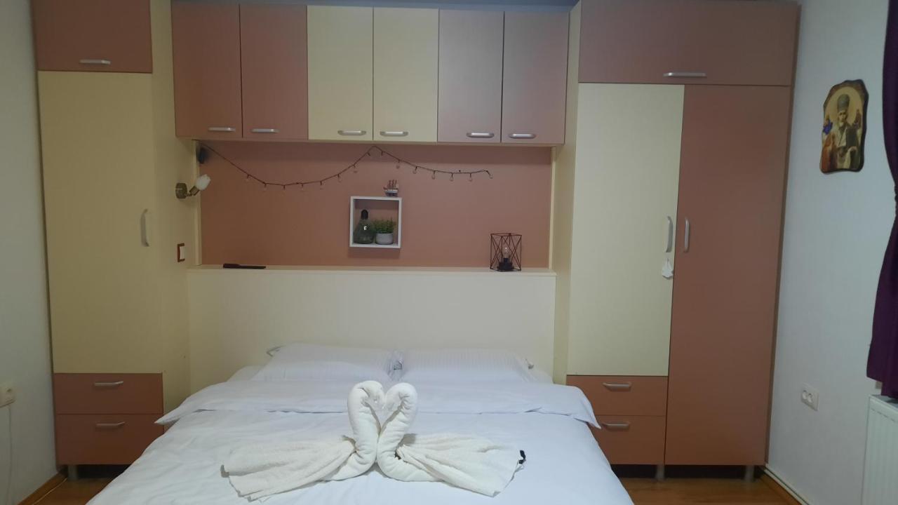 Casuta Din Deal Targu Neamt Exterior foto