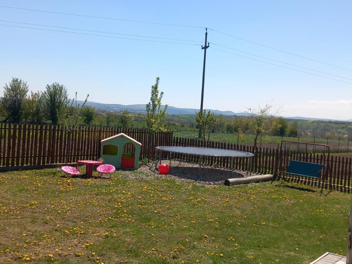 Casuta Din Deal Targu Neamt Exterior foto