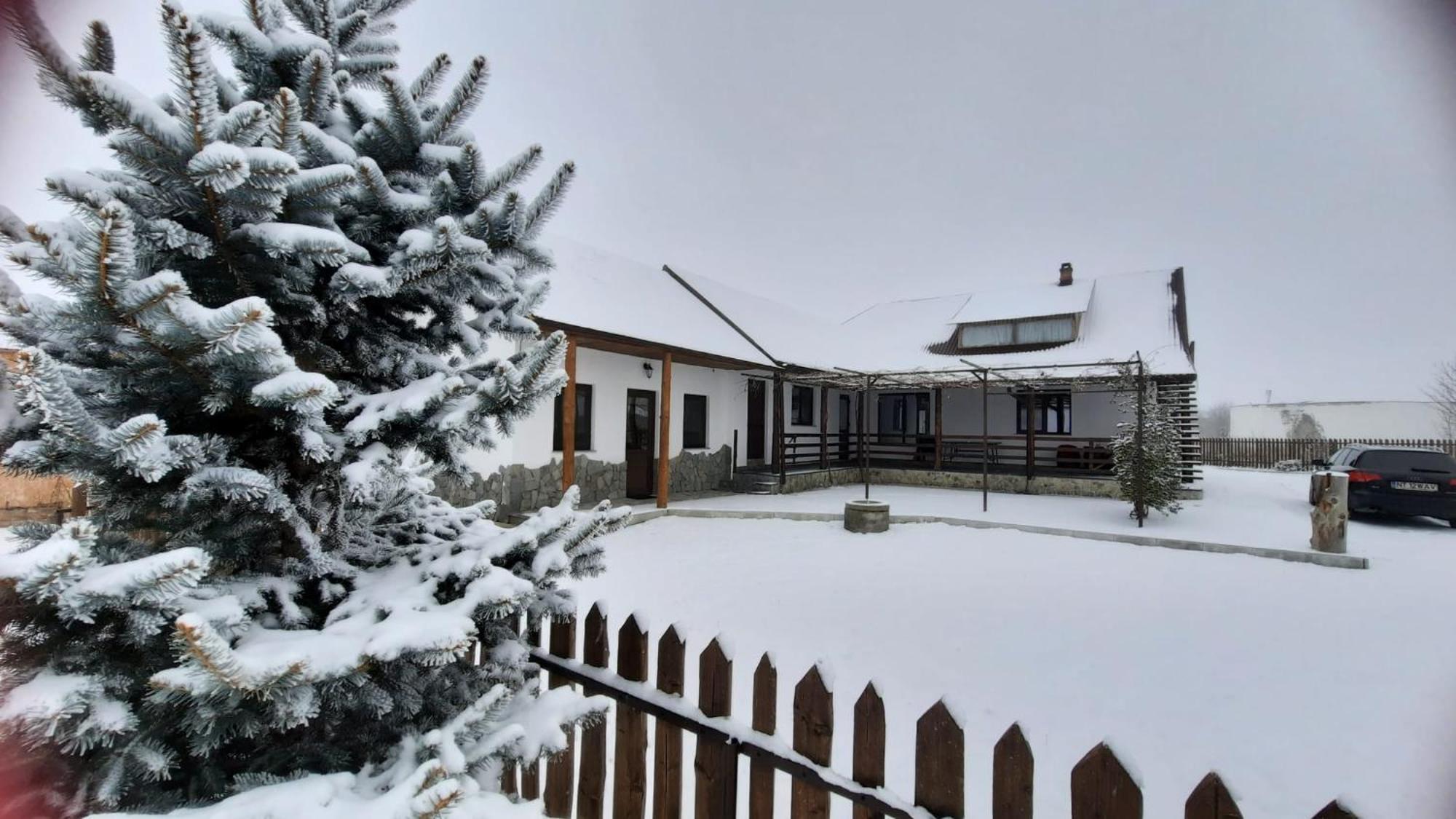 Casuta Din Deal Targu Neamt Exterior foto