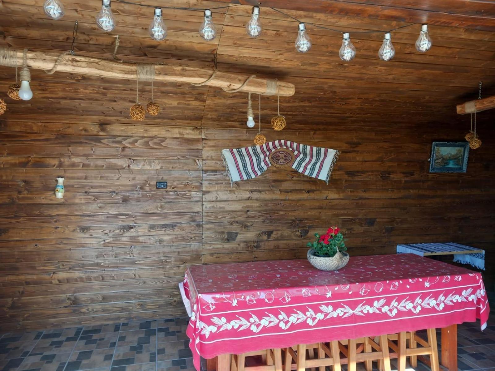 Casuta Din Deal Targu Neamt Exterior foto
